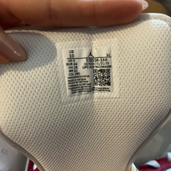 Nike Men's Low-Top Sneakers in White and Red - Picture 9 of 9